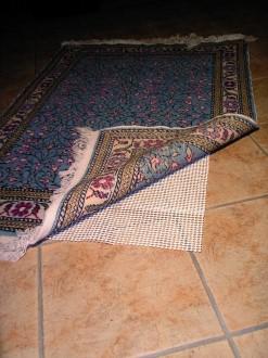 Systèmes de fixation pour tapis