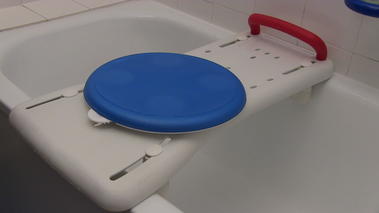 Planche de bain avec disque pivotant